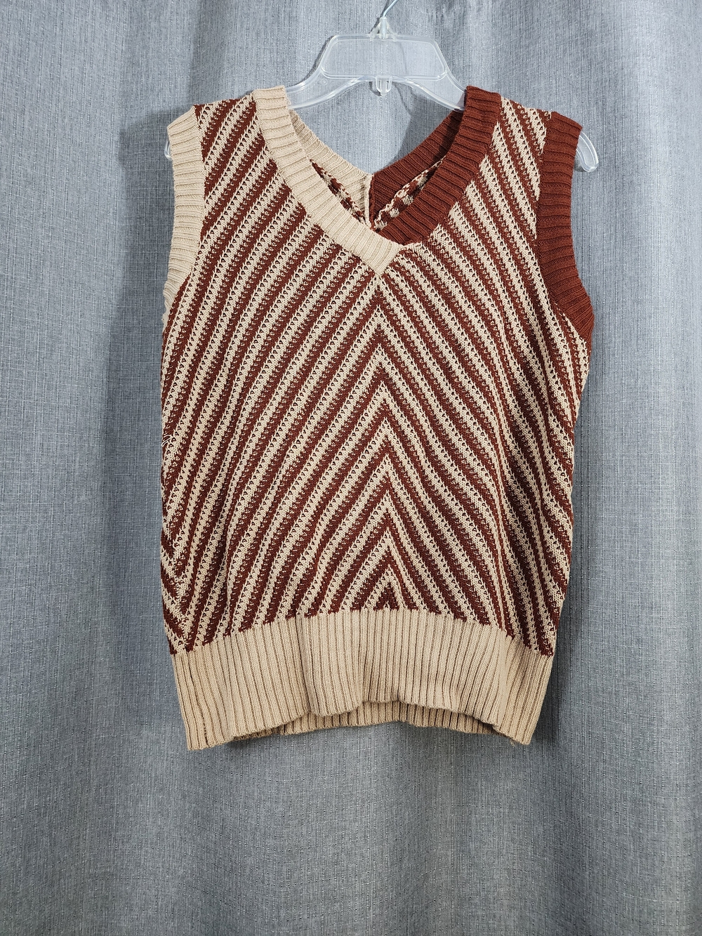 Striped V‑Neck Knit Sweater Vest in Cream & Rust